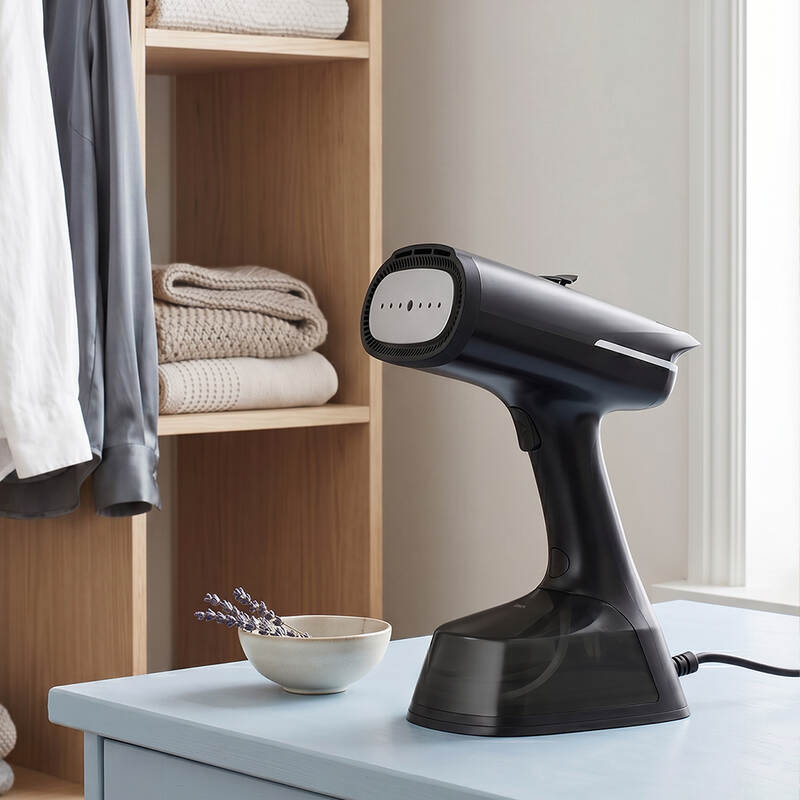 B&agrave;n Ủi Hơi Nước LocknLock H&uacute;t Vải Th&ocirc;ng Minh ENI216BLK Dung T&iacute;ch 270ml - 220-240V, 50/60Hz,1400W-M&agrave;u Đen, , large image number null